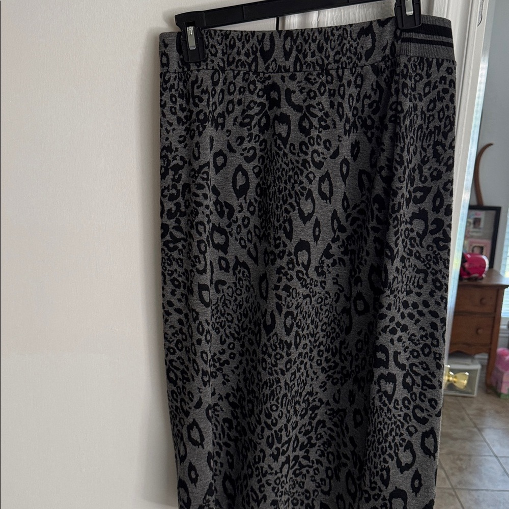 Du Jour Gray Leopard Pencil Skirt